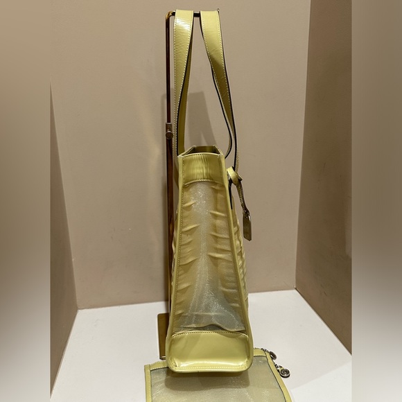 Gucci by Tom Ford Yellow Mesh Tote with Pouch - Picture 4 of 14